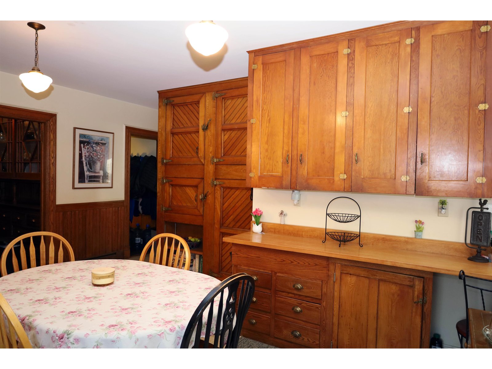 Eat-in kitchen