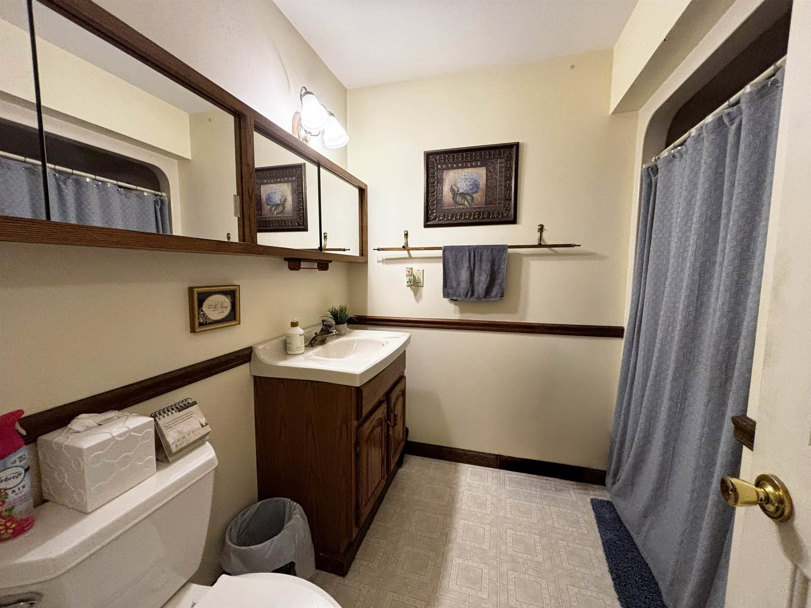 1st floor primary bathroom