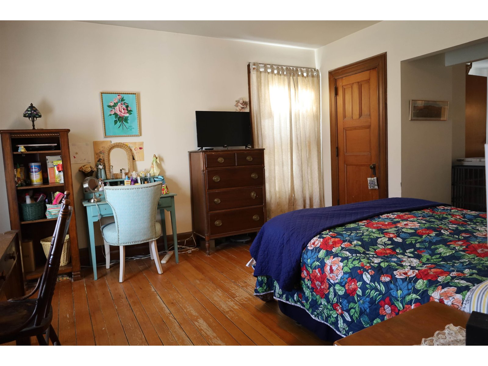 2nd floor bedroom
