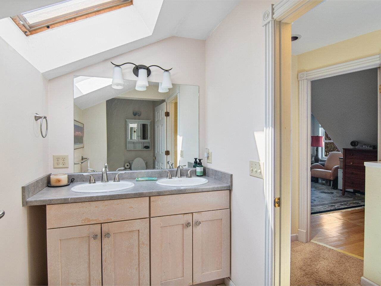 Shared second floor bathroom