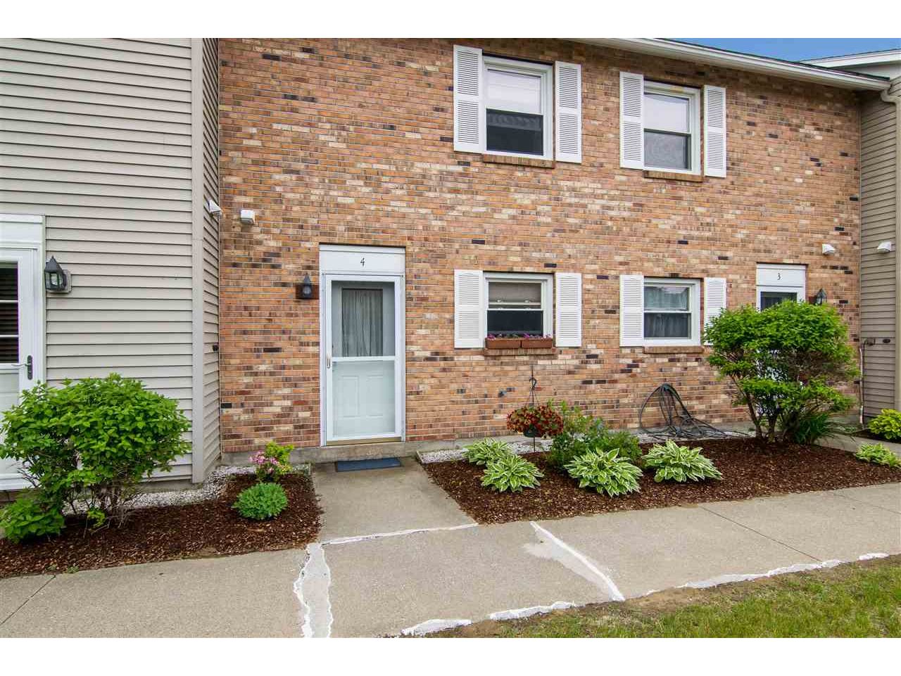 51 Wells Avenue, Unit 4