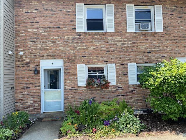 51 Wells Avenue, Unit Unit 4