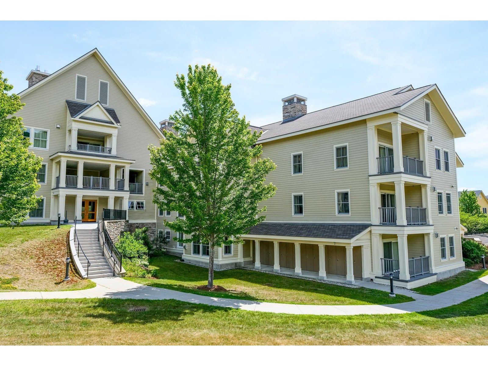 510/512 QIII Jackson Gore Adams House, Unit 510/512 QIII
