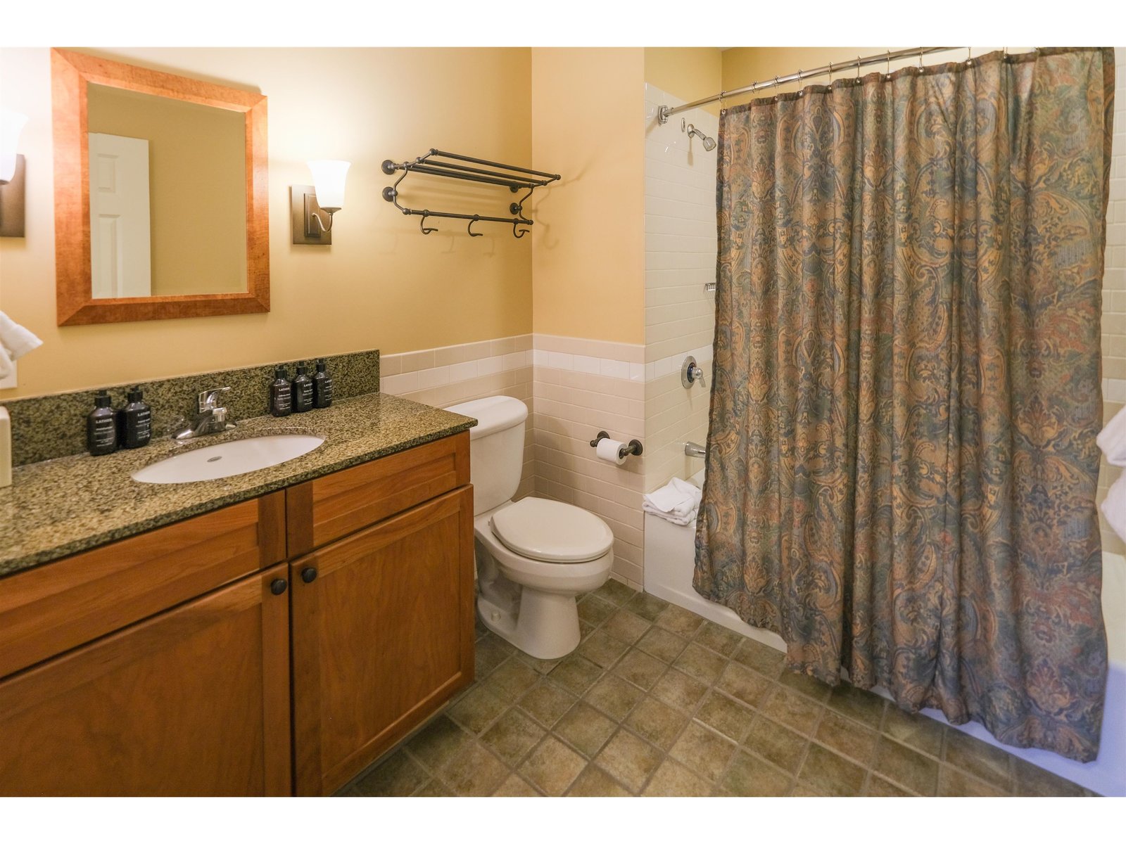 510/512 QIII Jackson Gore Adams House, Unit 510/512 QIII