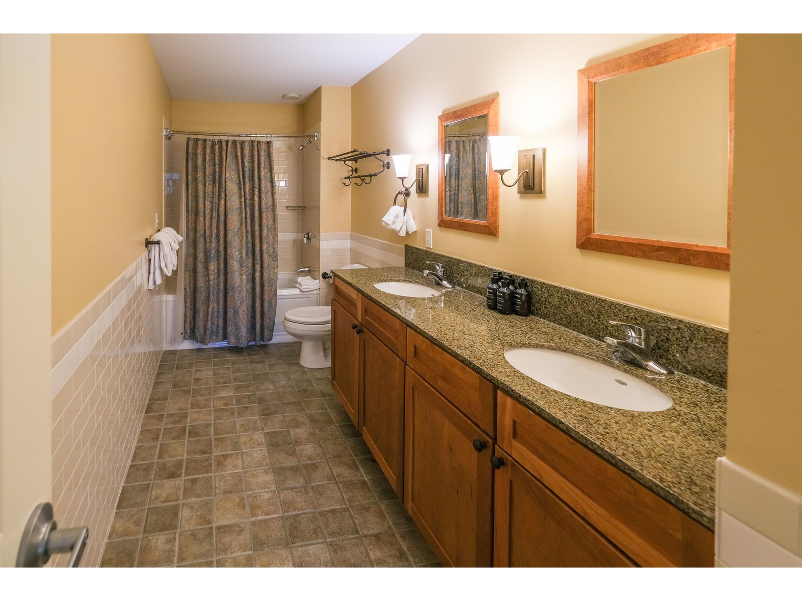 510/512 QIII Jackson Gore Adams House, Unit 510/512 QIII
