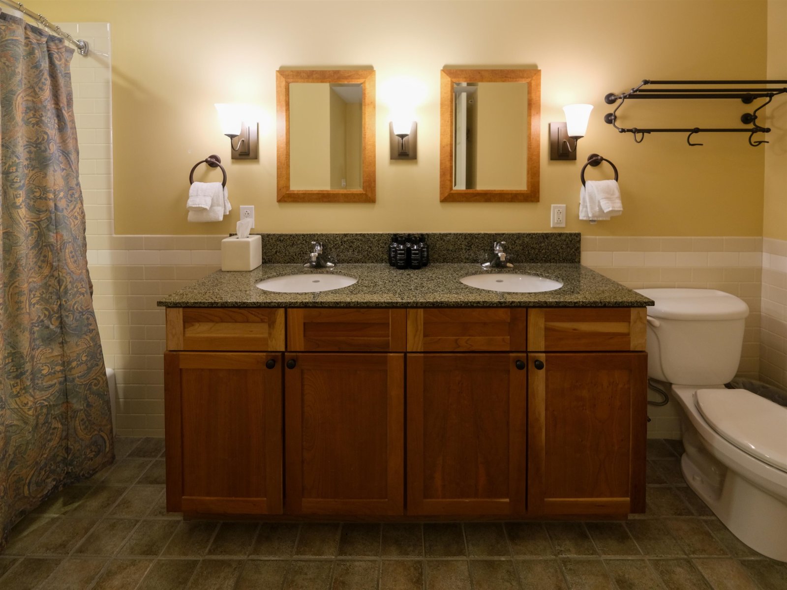 510/512 QIII Jackson Gore Adams House, Unit 510/512 QIII