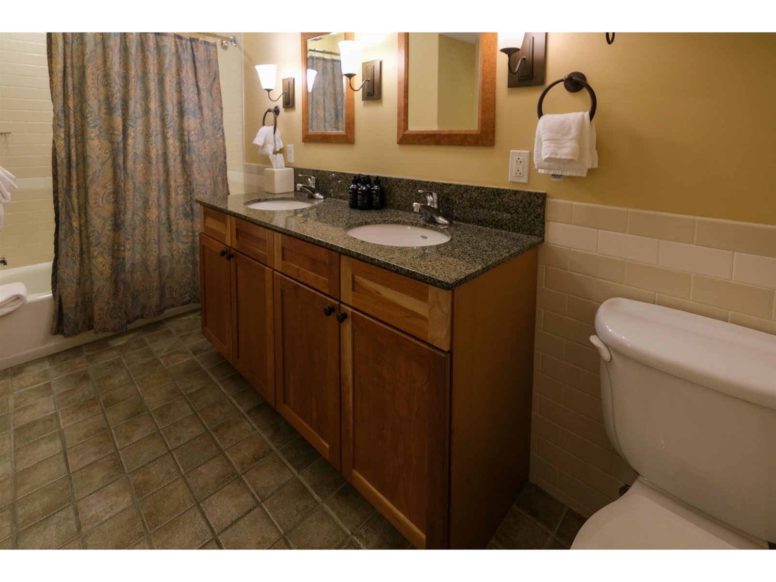 510/512 QIII Jackson Gore Adams House, Unit 510/512 QIII