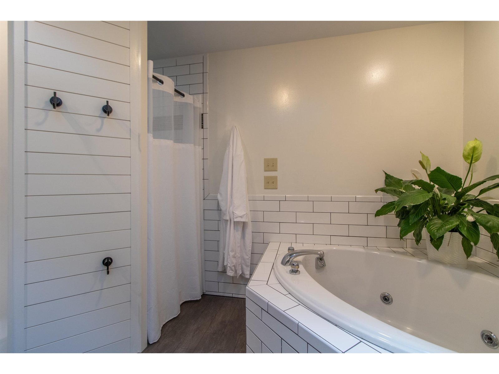 shower in the primary bath as well