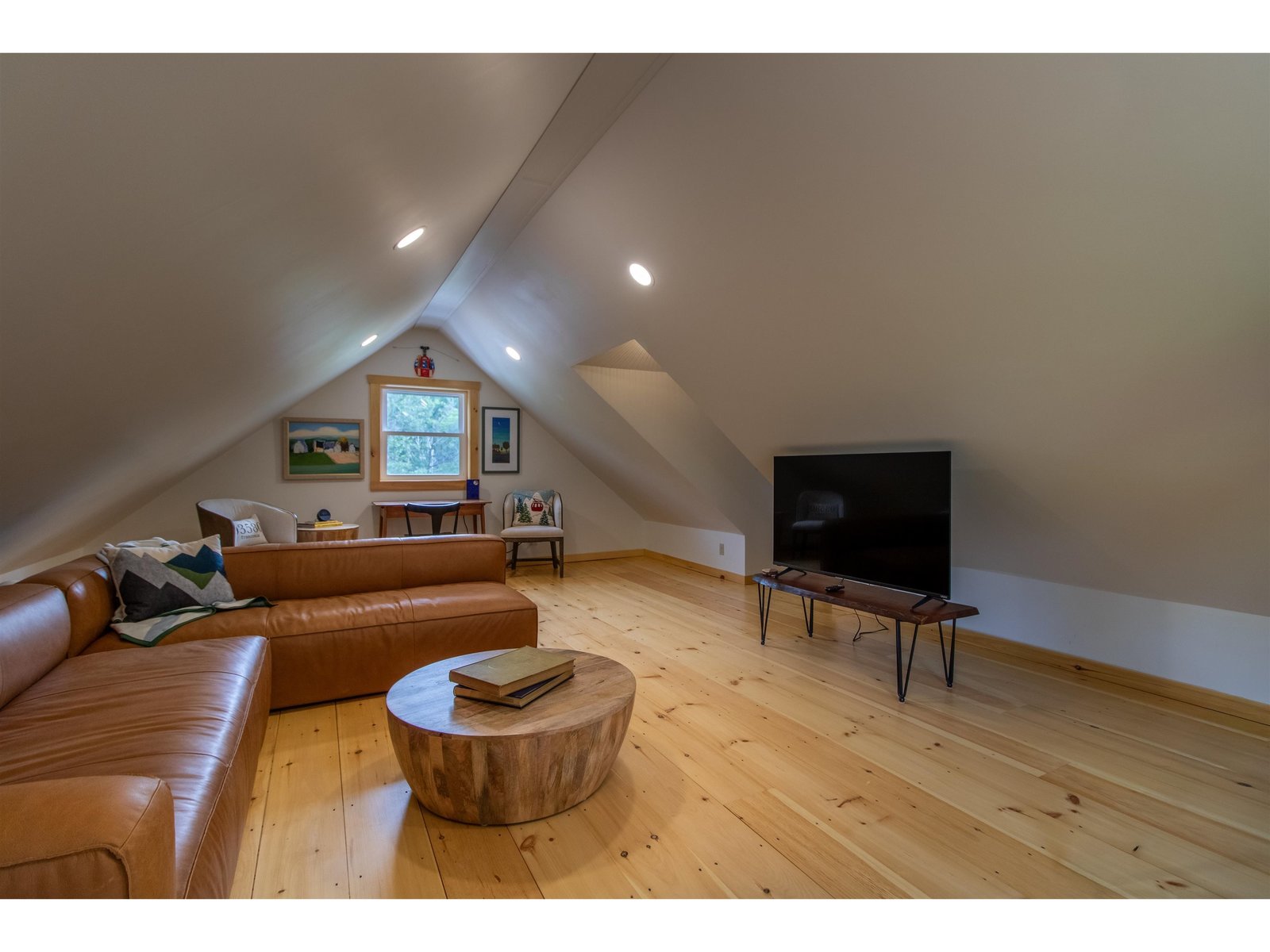 Upstairs familroom