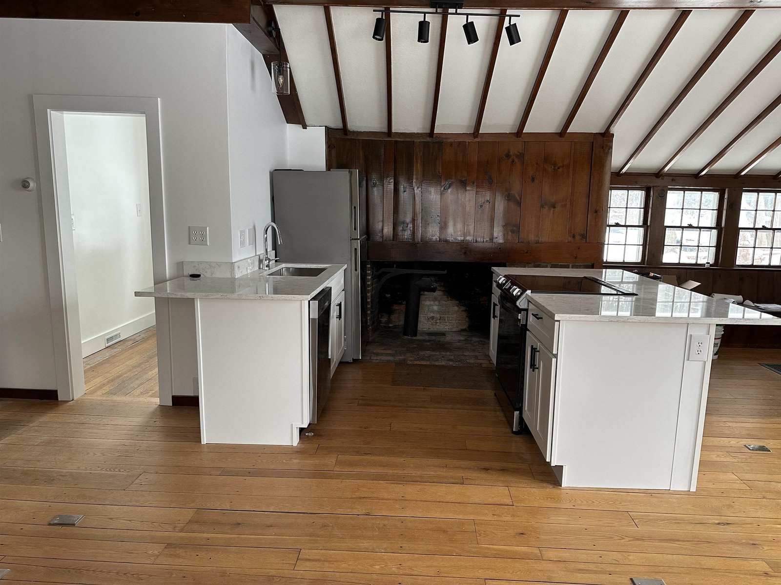 ADU - New kitchen cabinets, quartz counters, and appliances