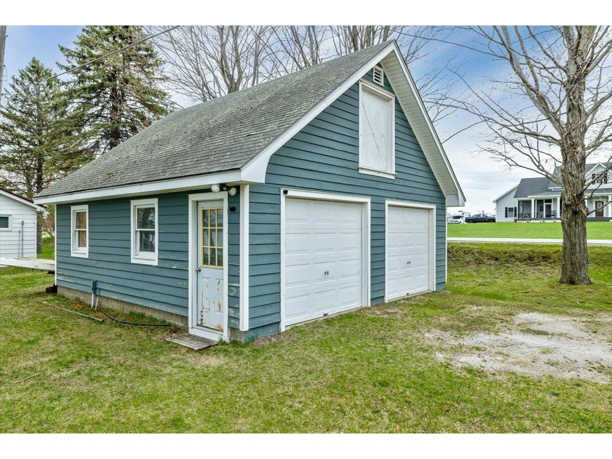 52 Lakewood Drive