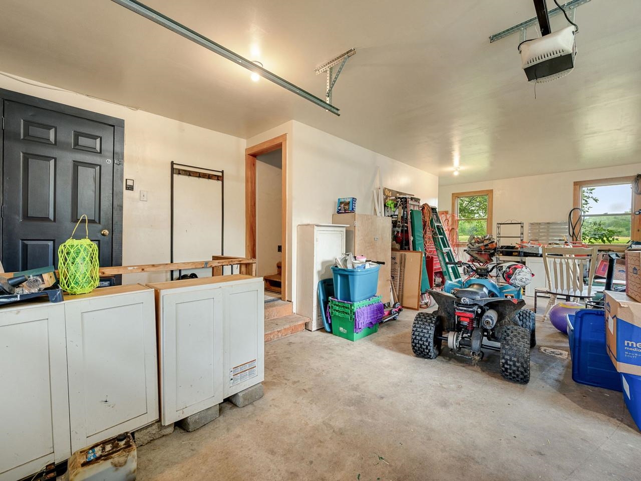 Spacious garage