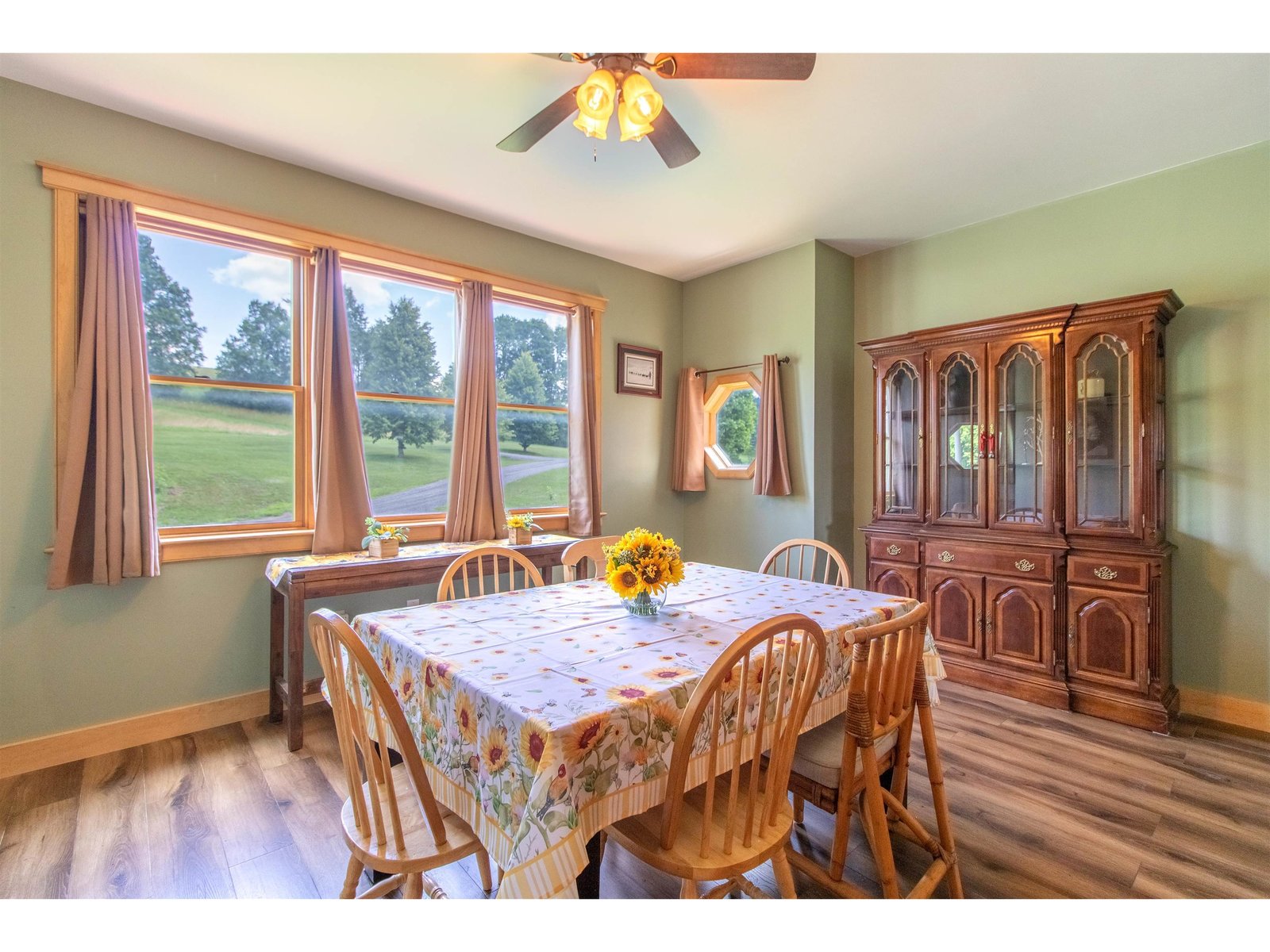 Formal Dinning,. could be 1st floor primary