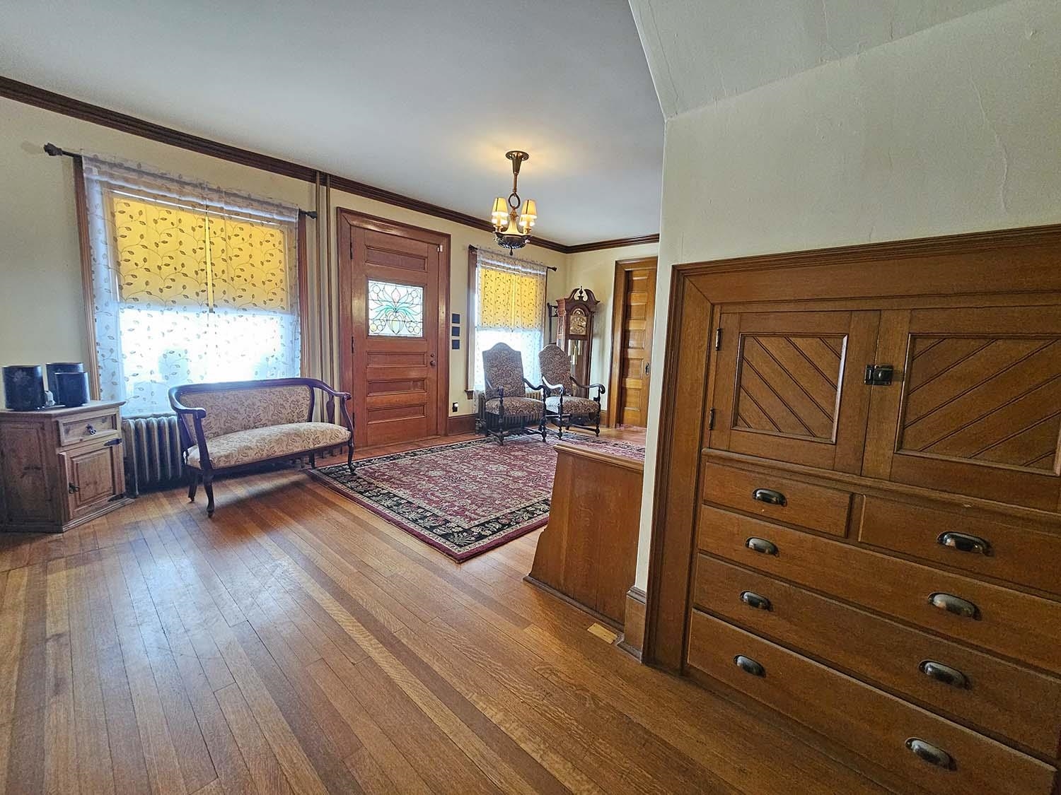 1st Floor Front Entryway