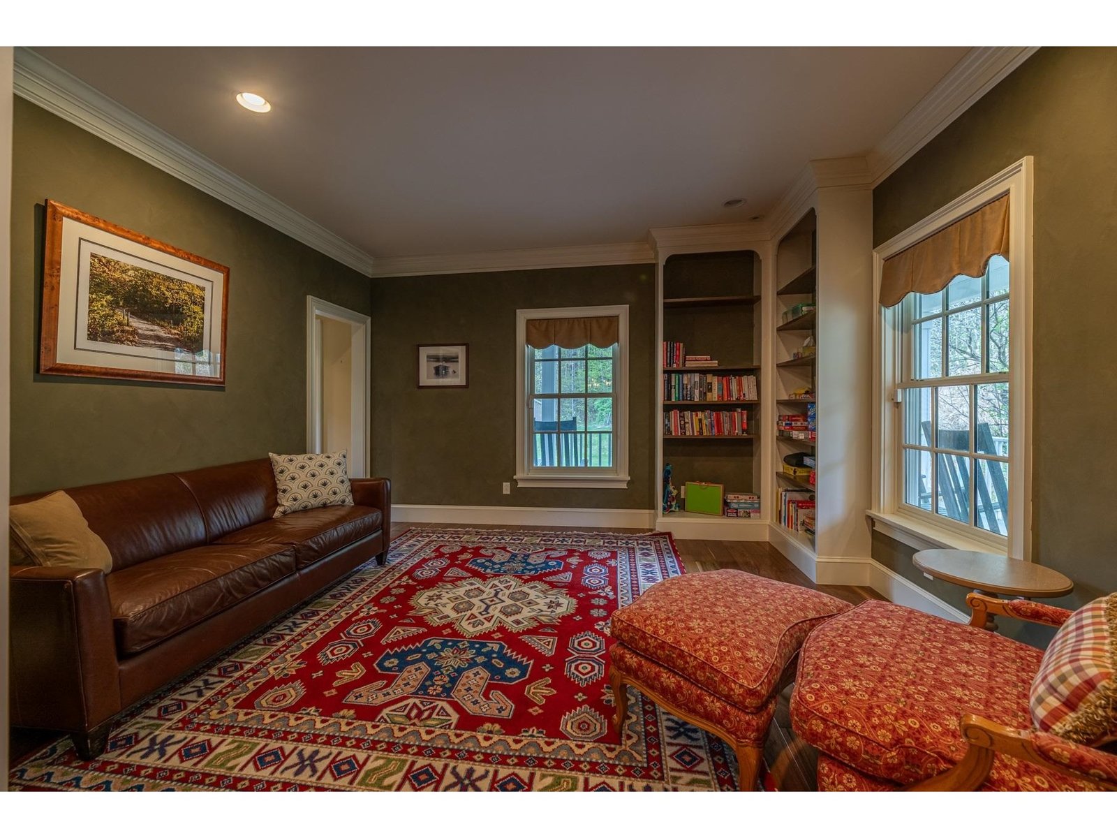 527 Sleighbell Lane