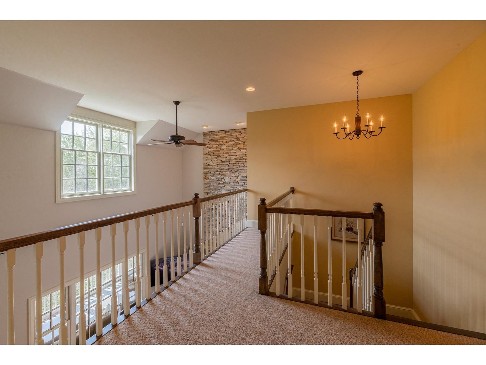 527 Sleighbell Lane