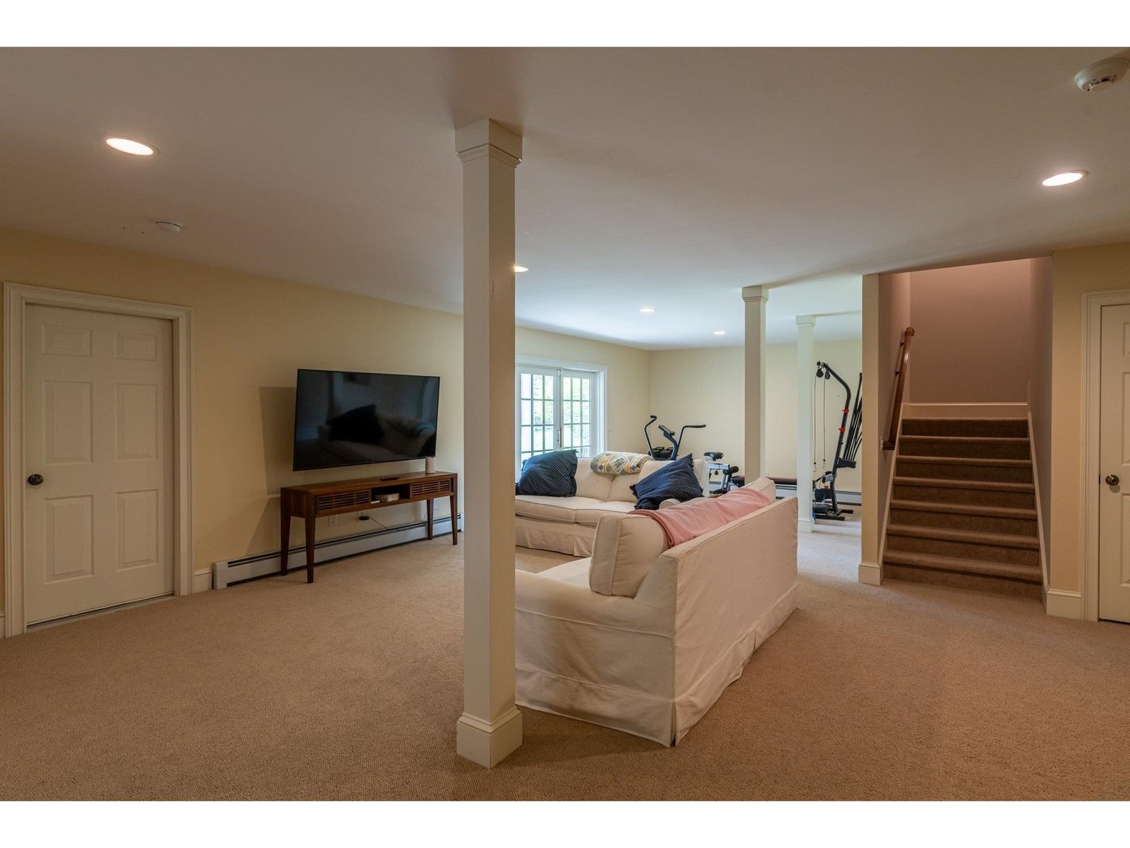 527 Sleighbell Lane