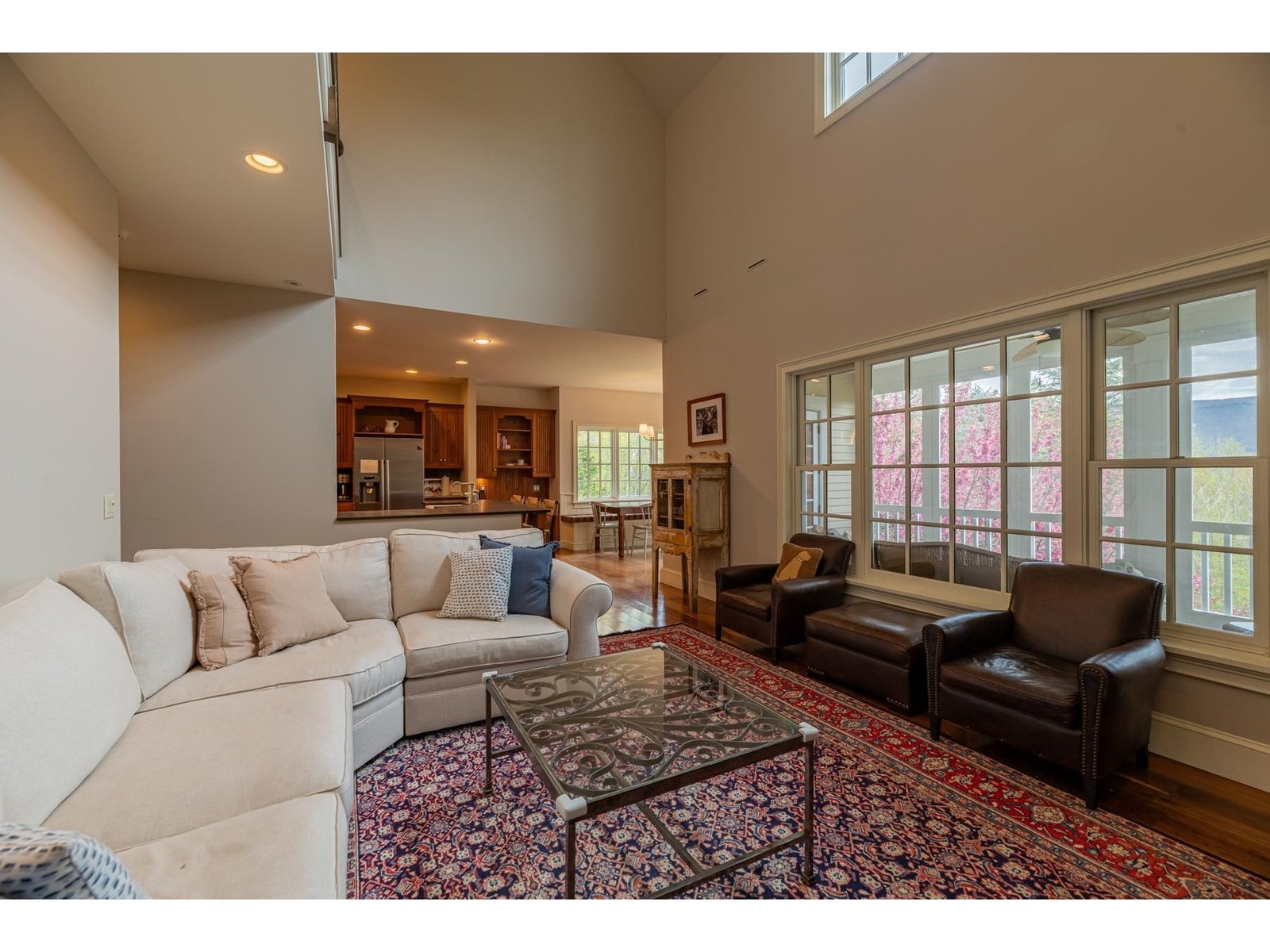 527 Sleighbell Lane