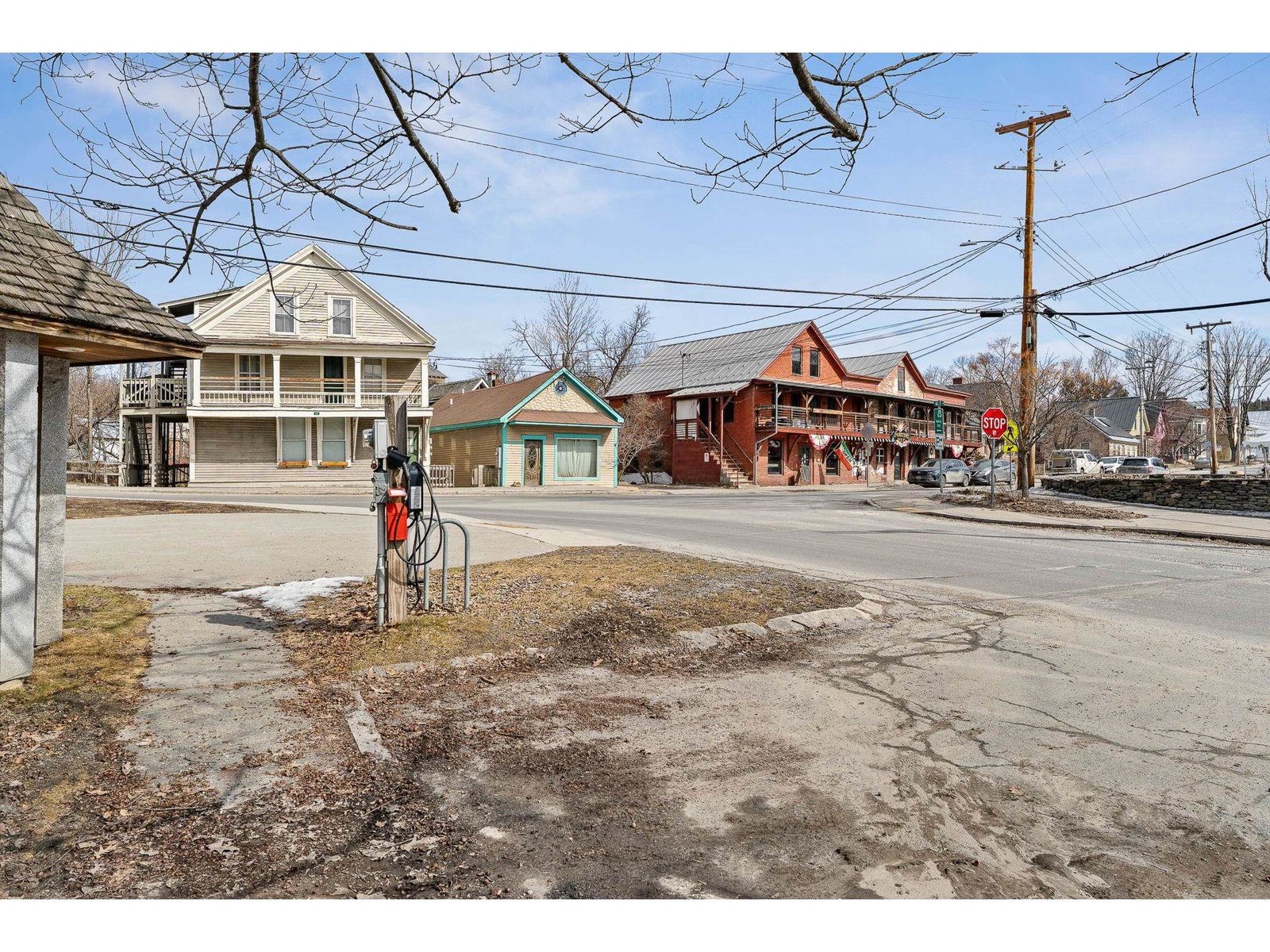 Sweet and quaint house, amazing village location