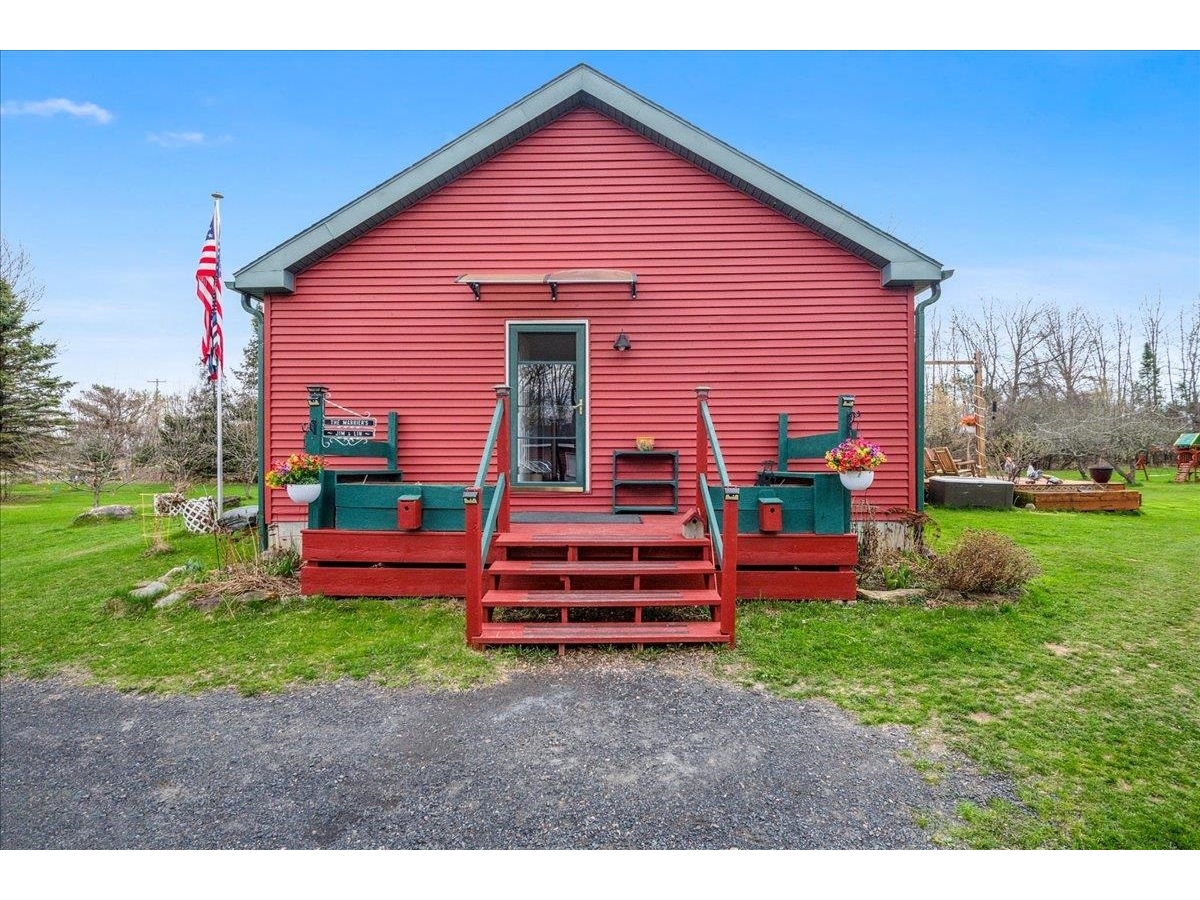 53 Moccasin Avenue