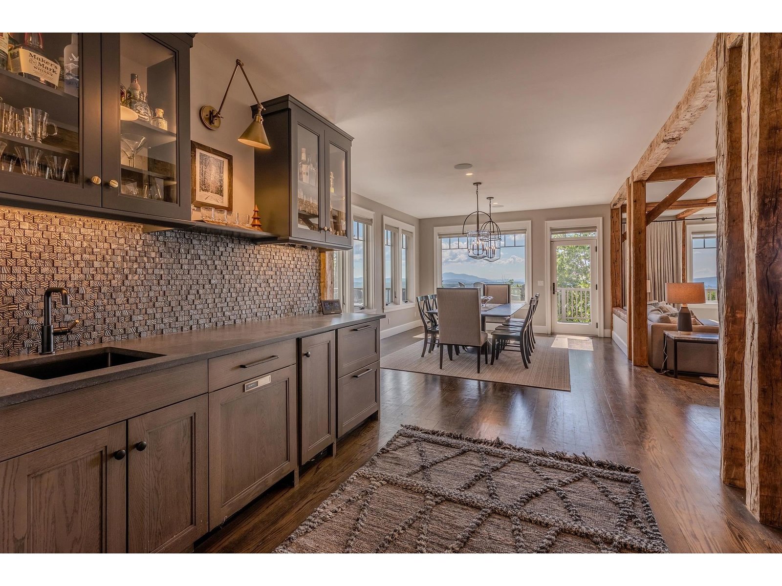 Full bar with ice maker, dishwasher, and refrigerated drawers