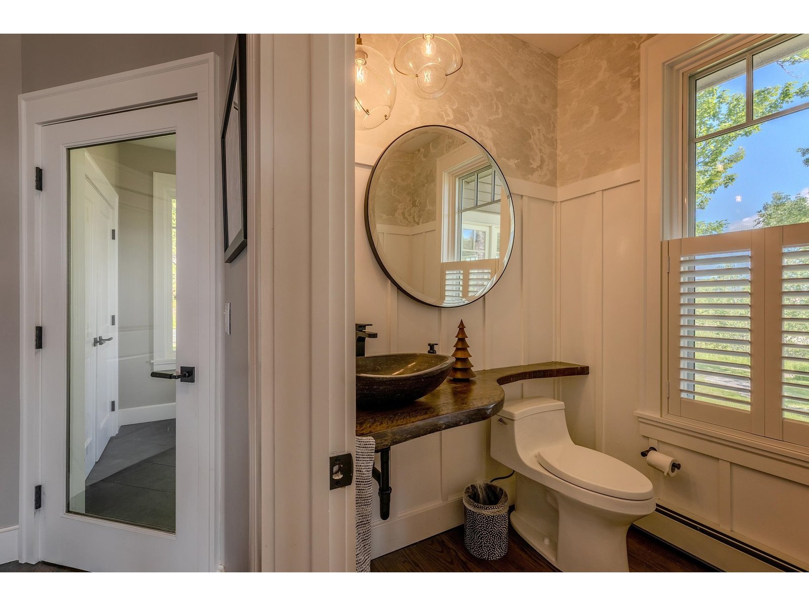 1/2 bath off entry