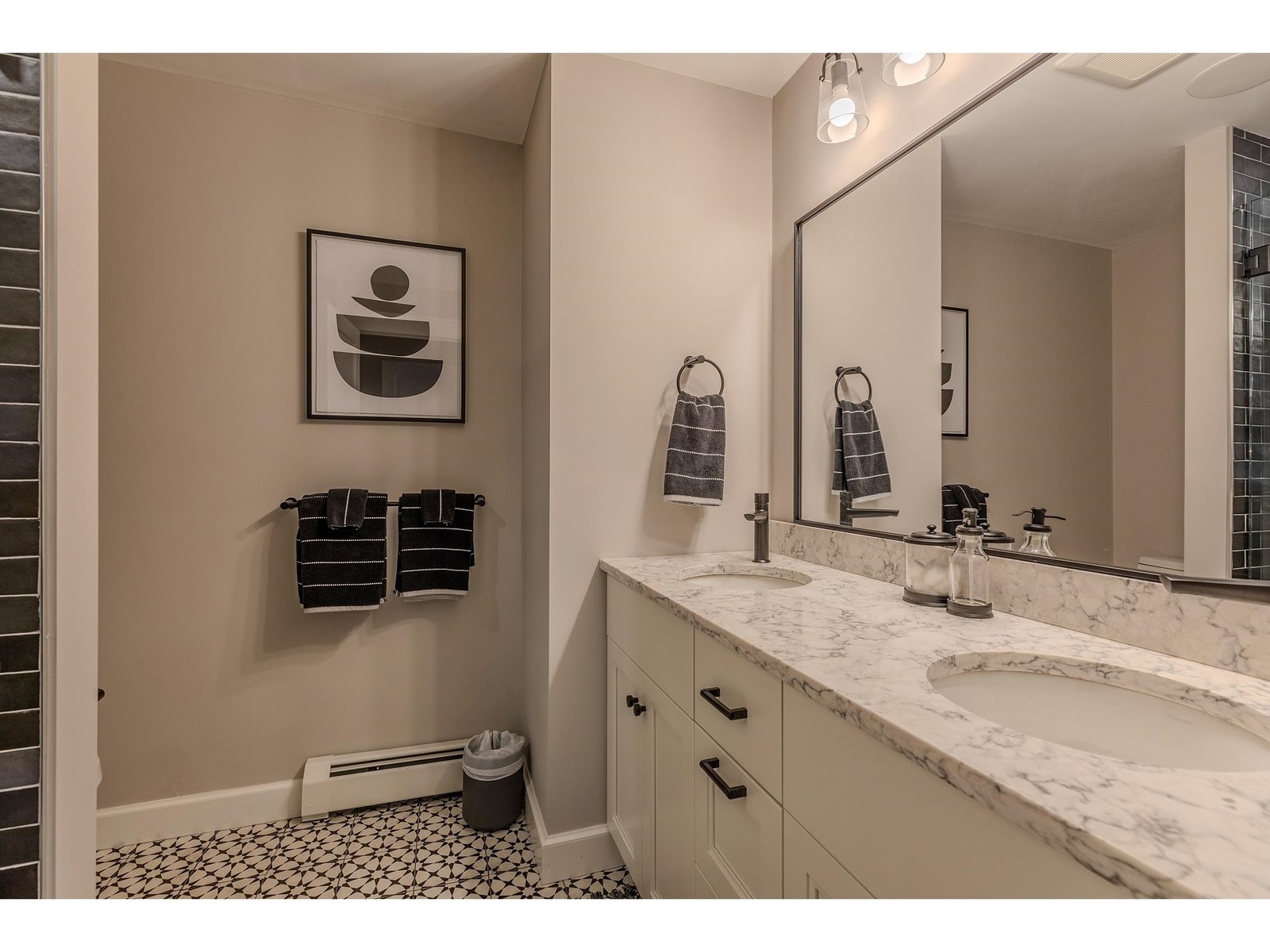 South suite bath