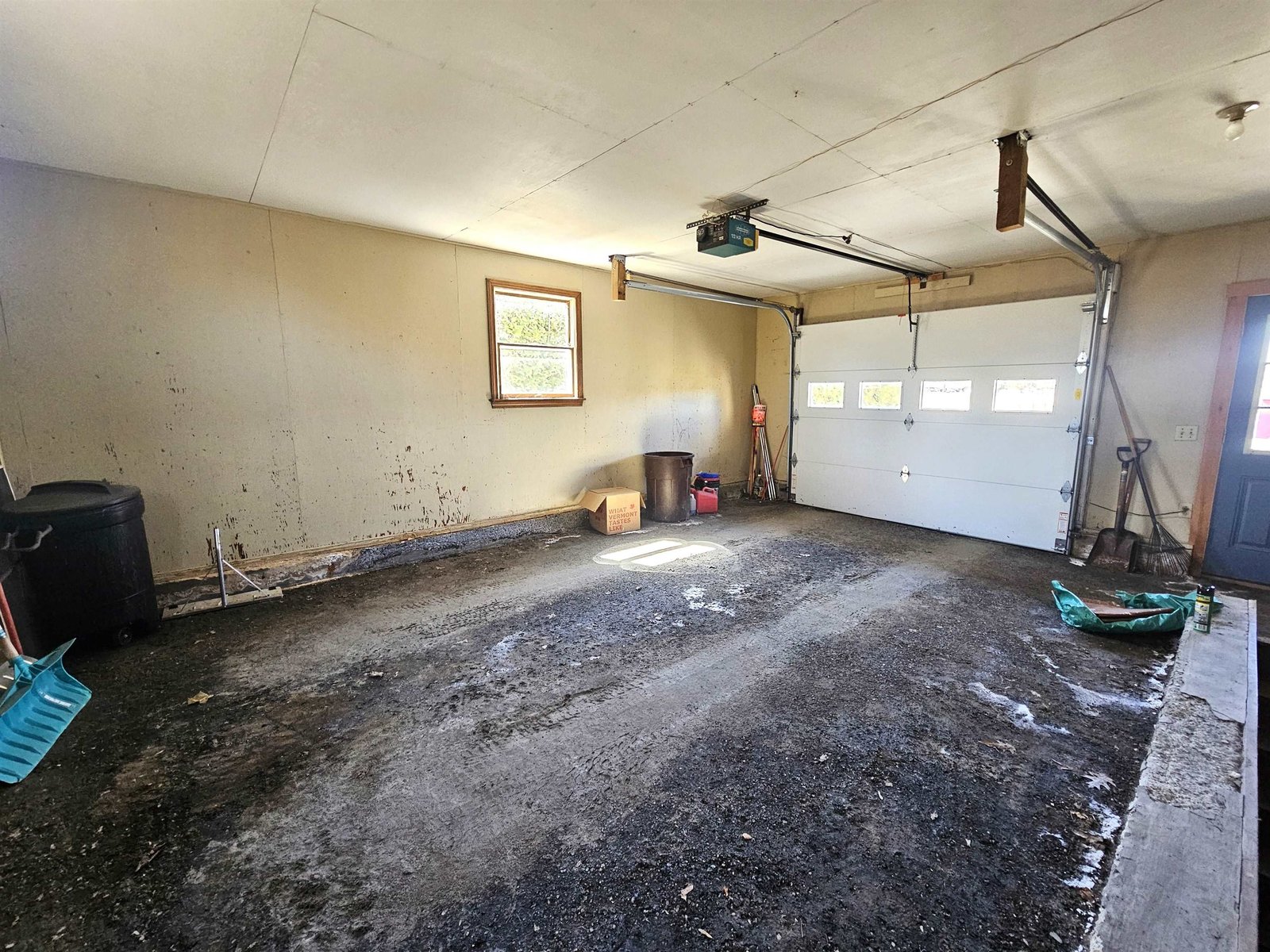 Garage (attached)