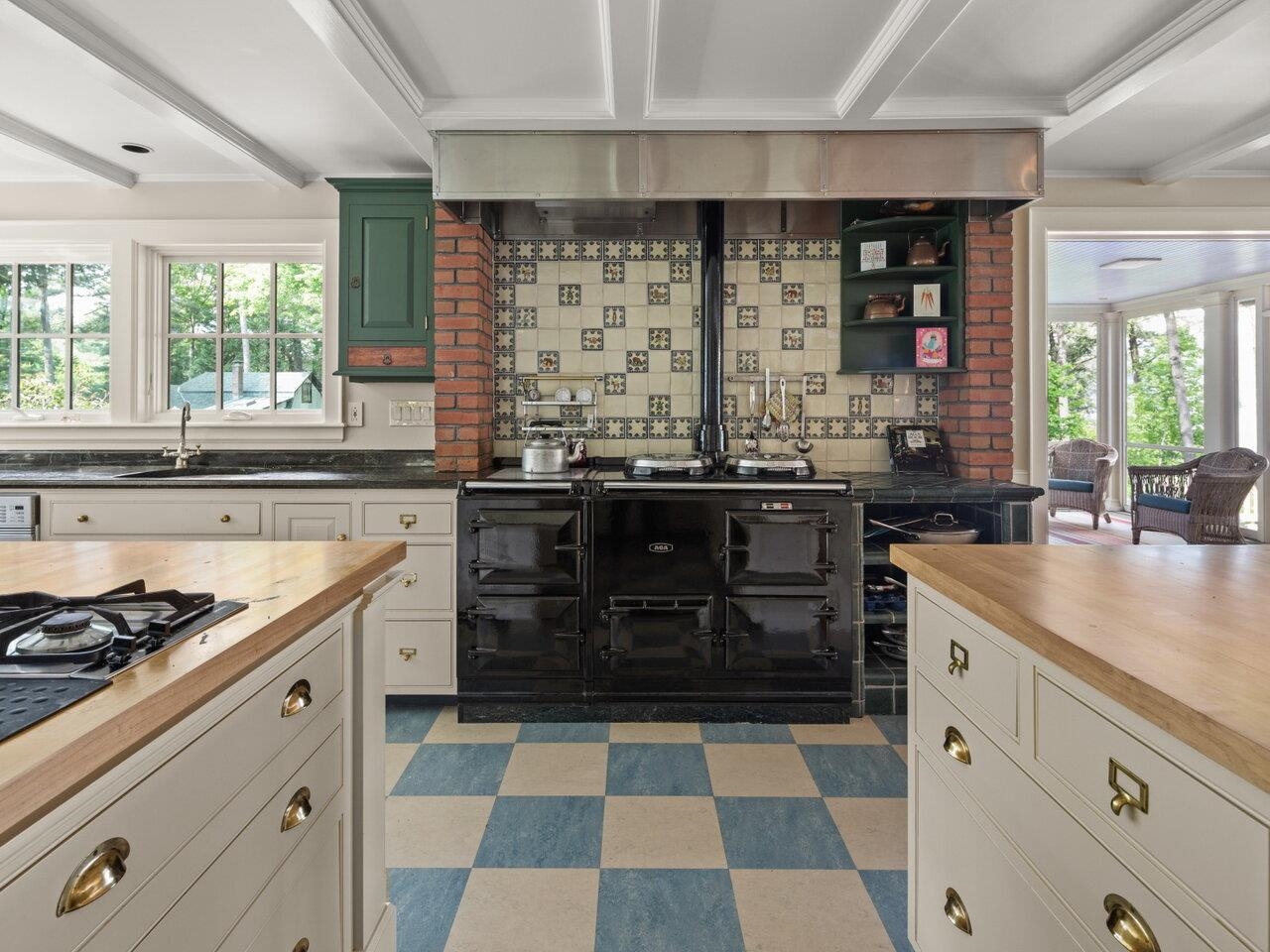 Magnificent chef's kitchen!