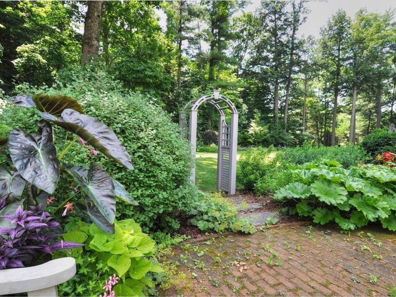 Front English garden