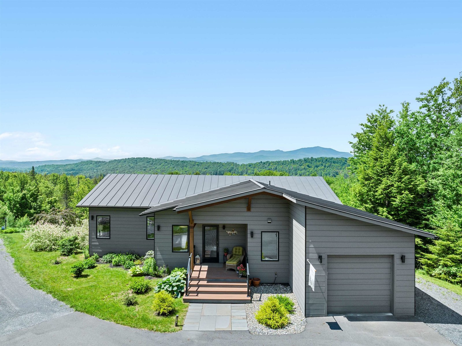 3 BR, 2 BA contemporary with exceptional views