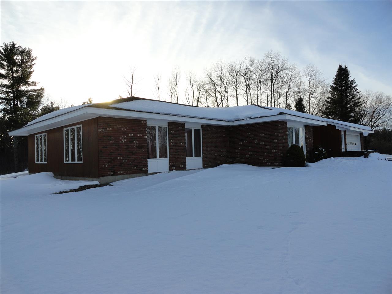 537 Memphremagog Views
