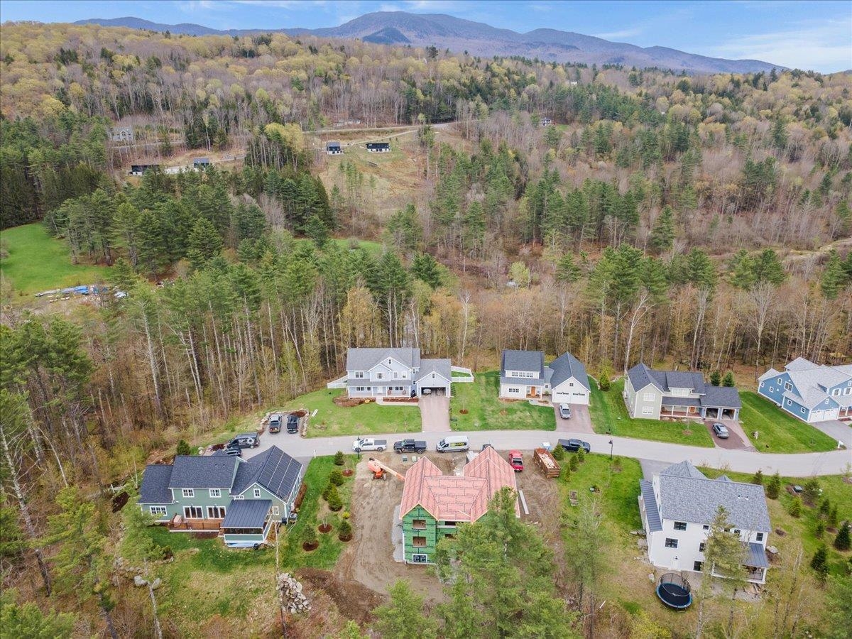 539 Thomas Lane, Unit 27