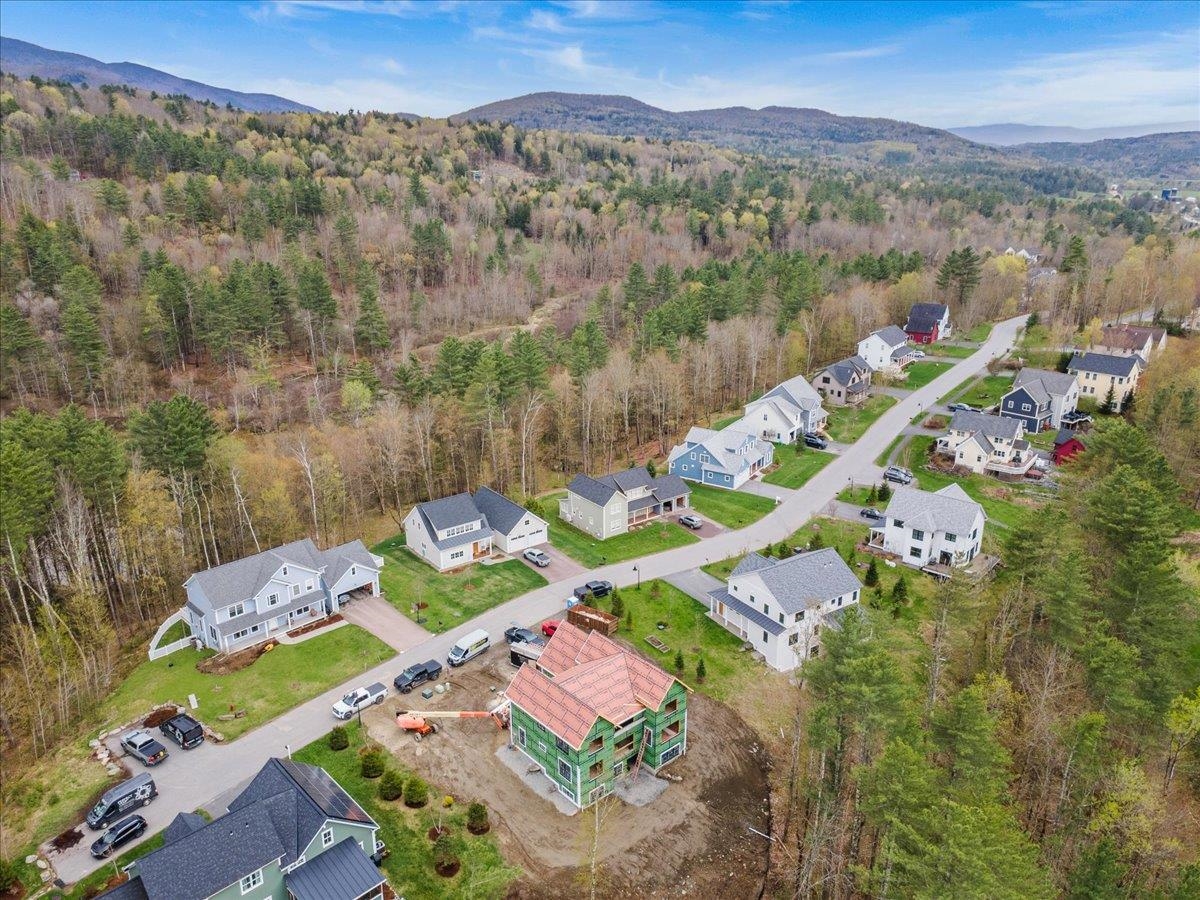 539 Thomas Lane, Unit 27