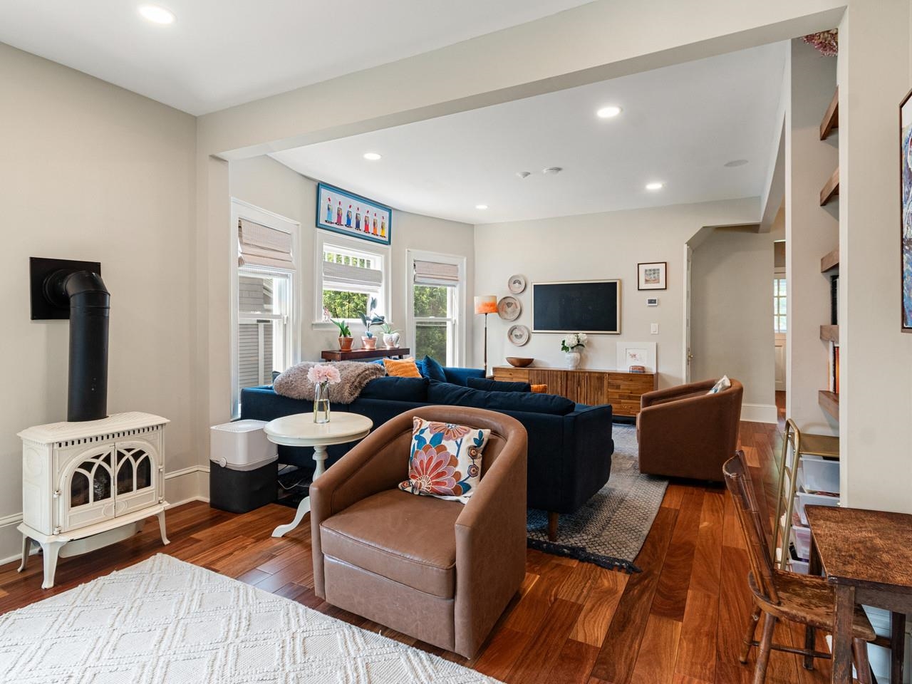 Study w/ gas fireplace