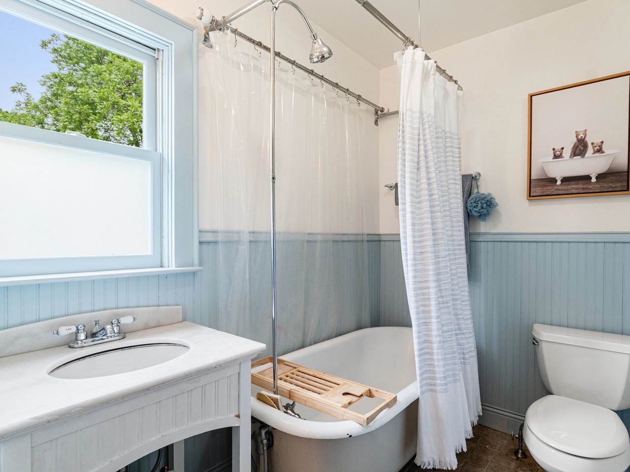 Full bath & clawfoot tub
