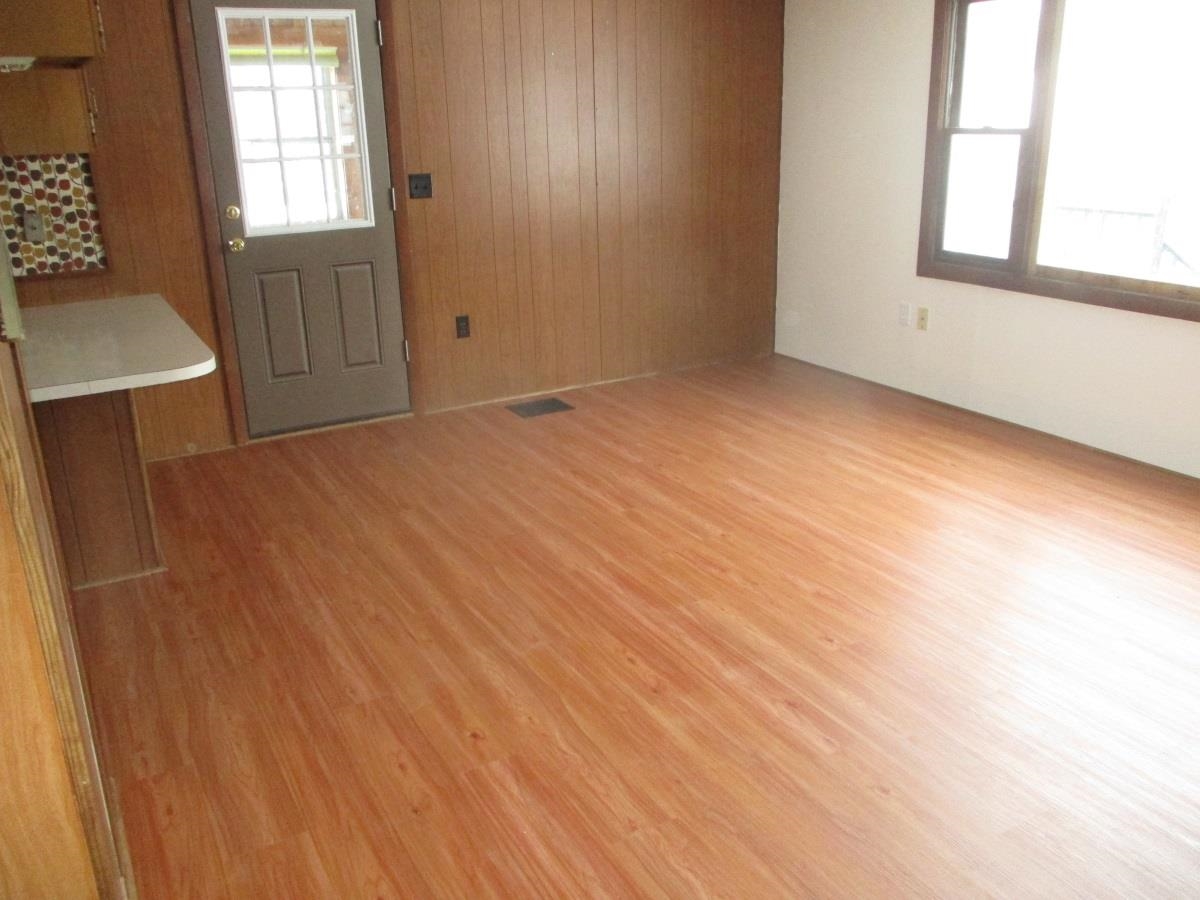 dining area laminate floor