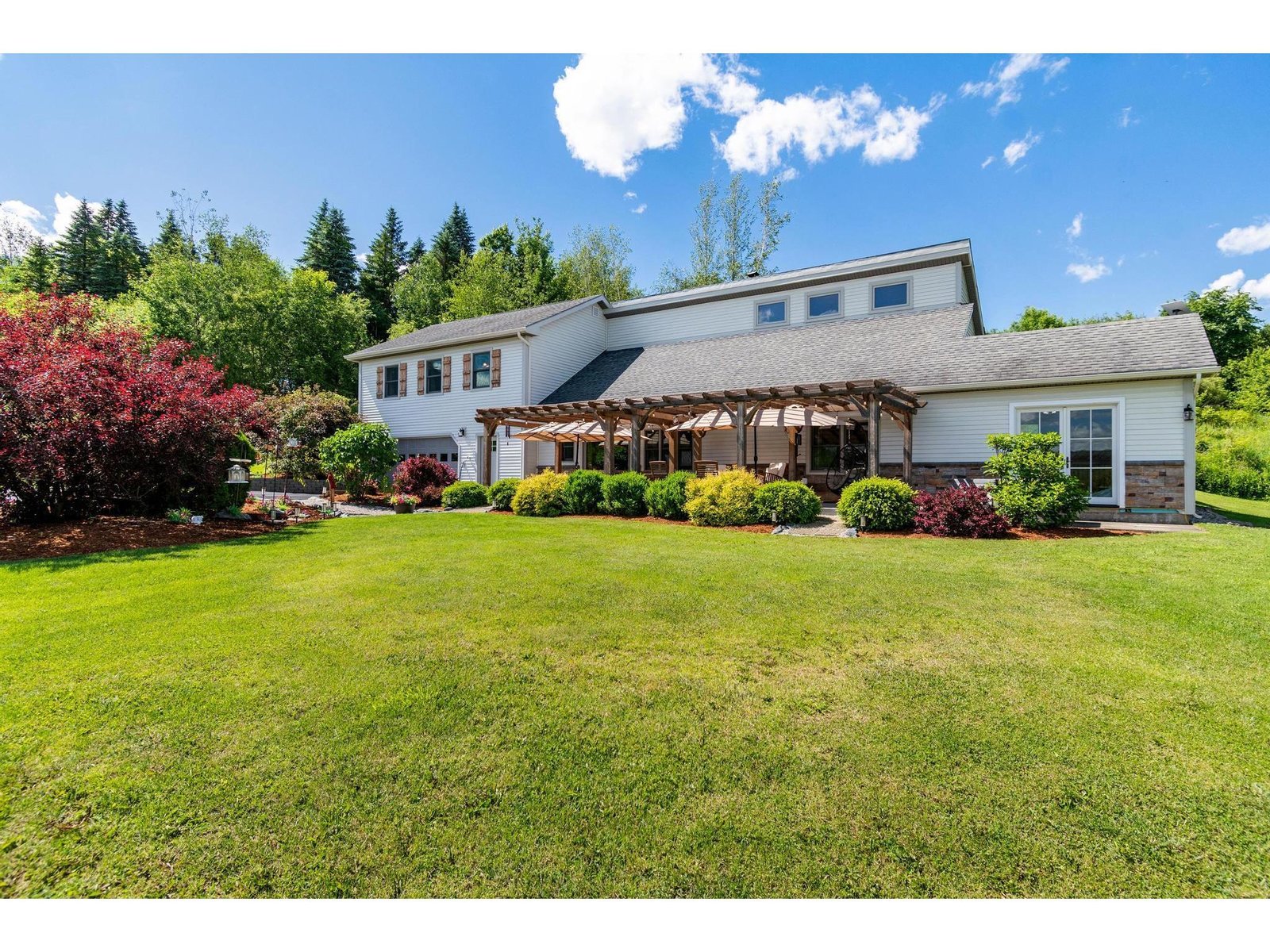 544 Robitaille Road, Berkshire