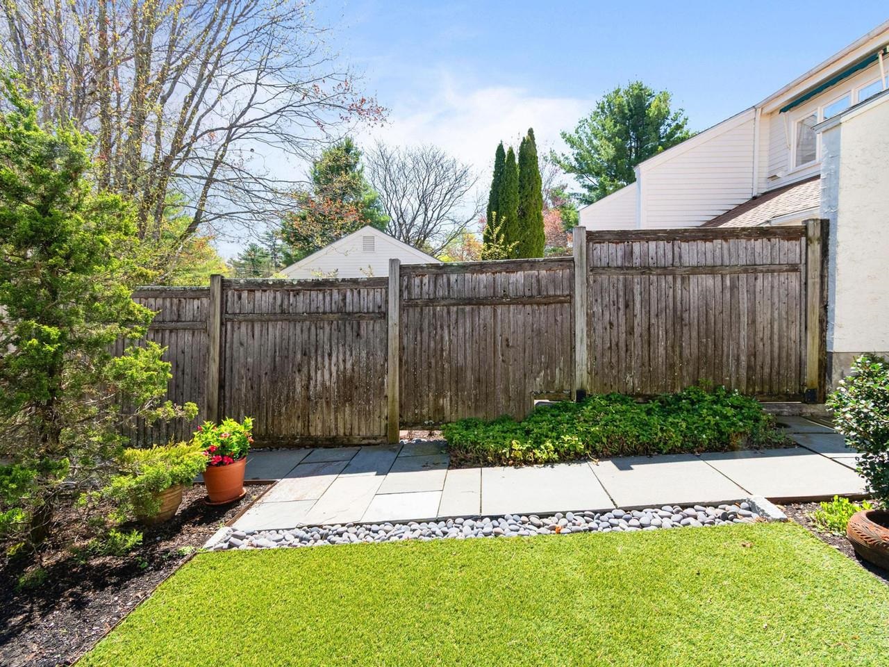 Fully-fenced for privacy