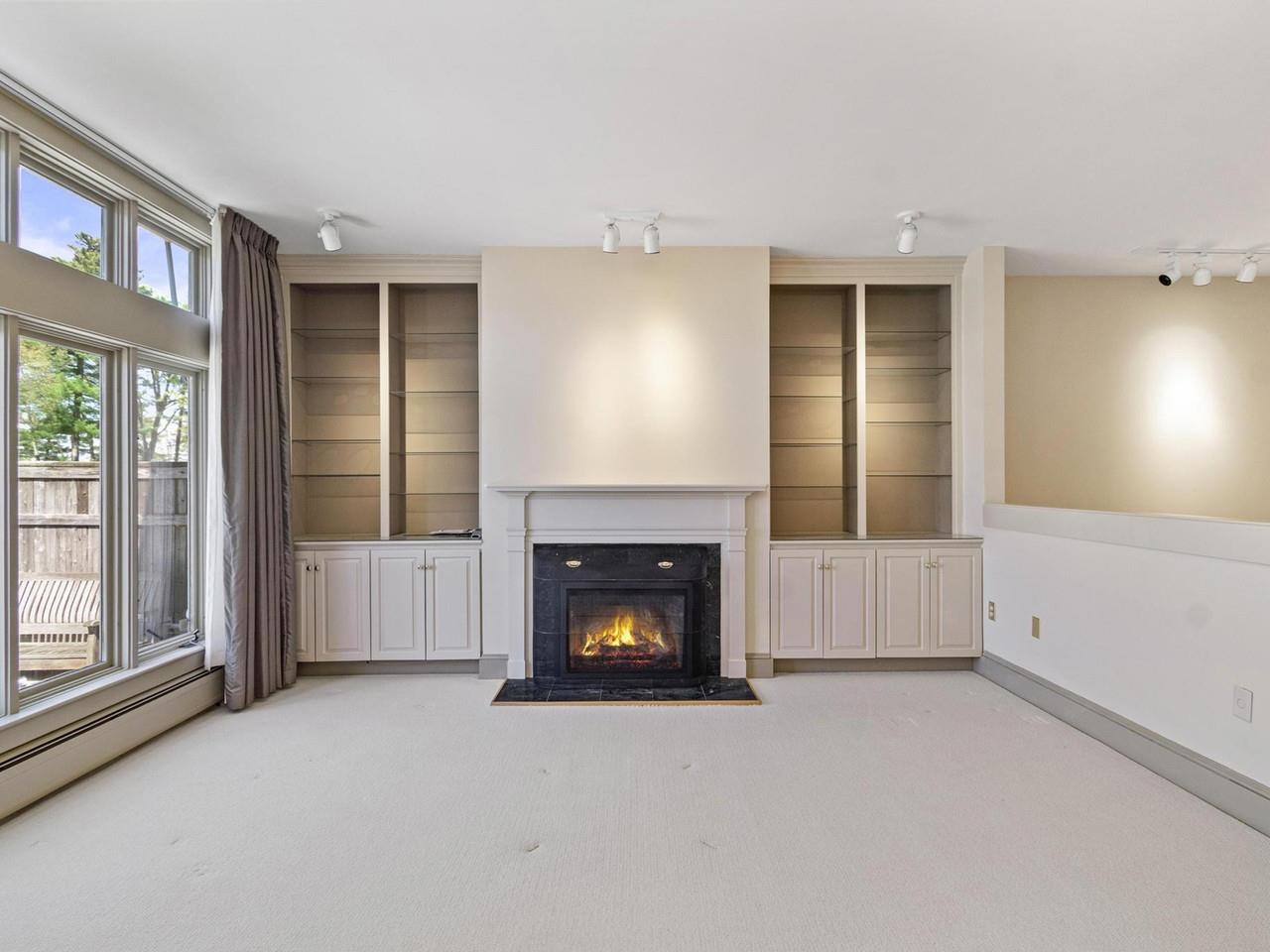 Gas fireplace