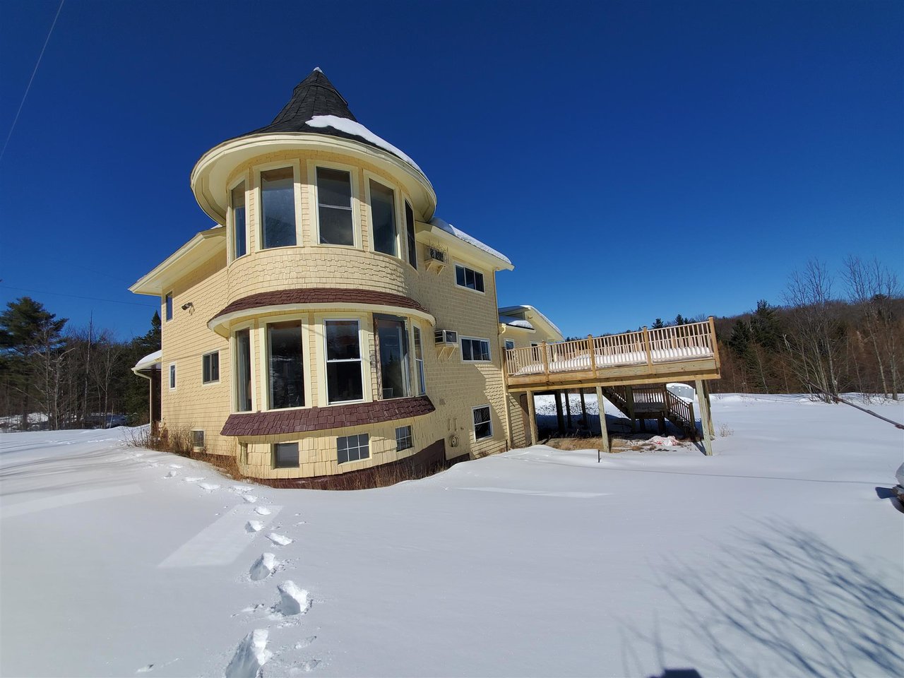 5473 Willoughby Lake Road