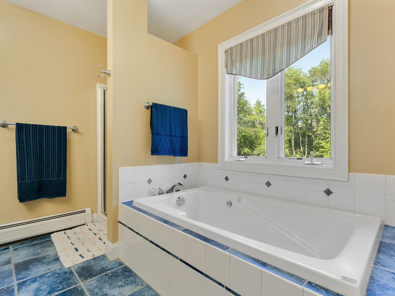 Jetted tub