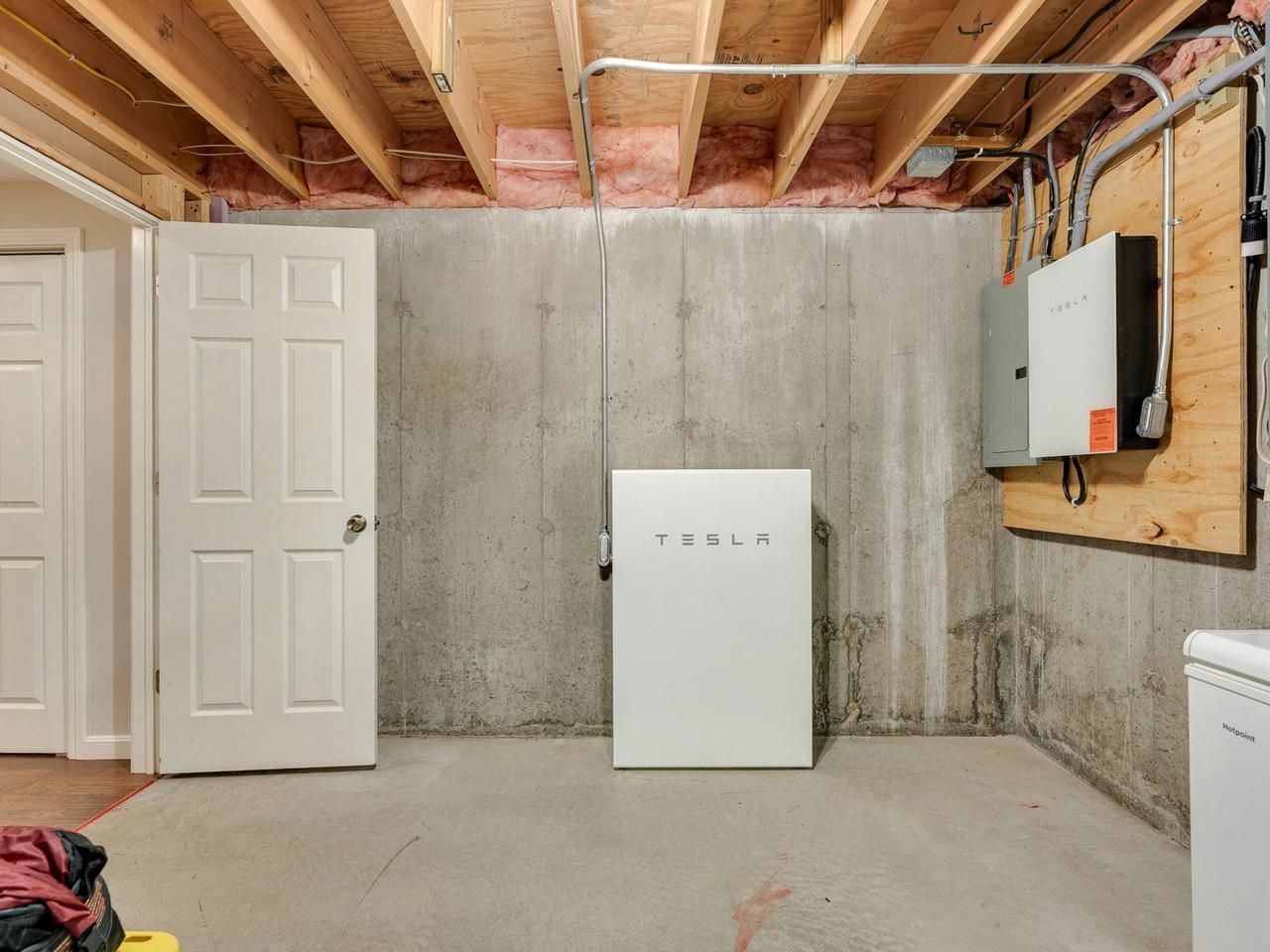 2 Tesla Powerwalls
