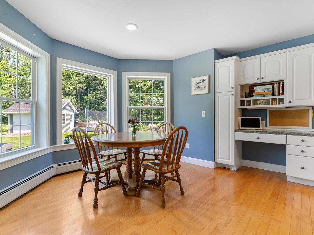 Eat-in kitchen nook