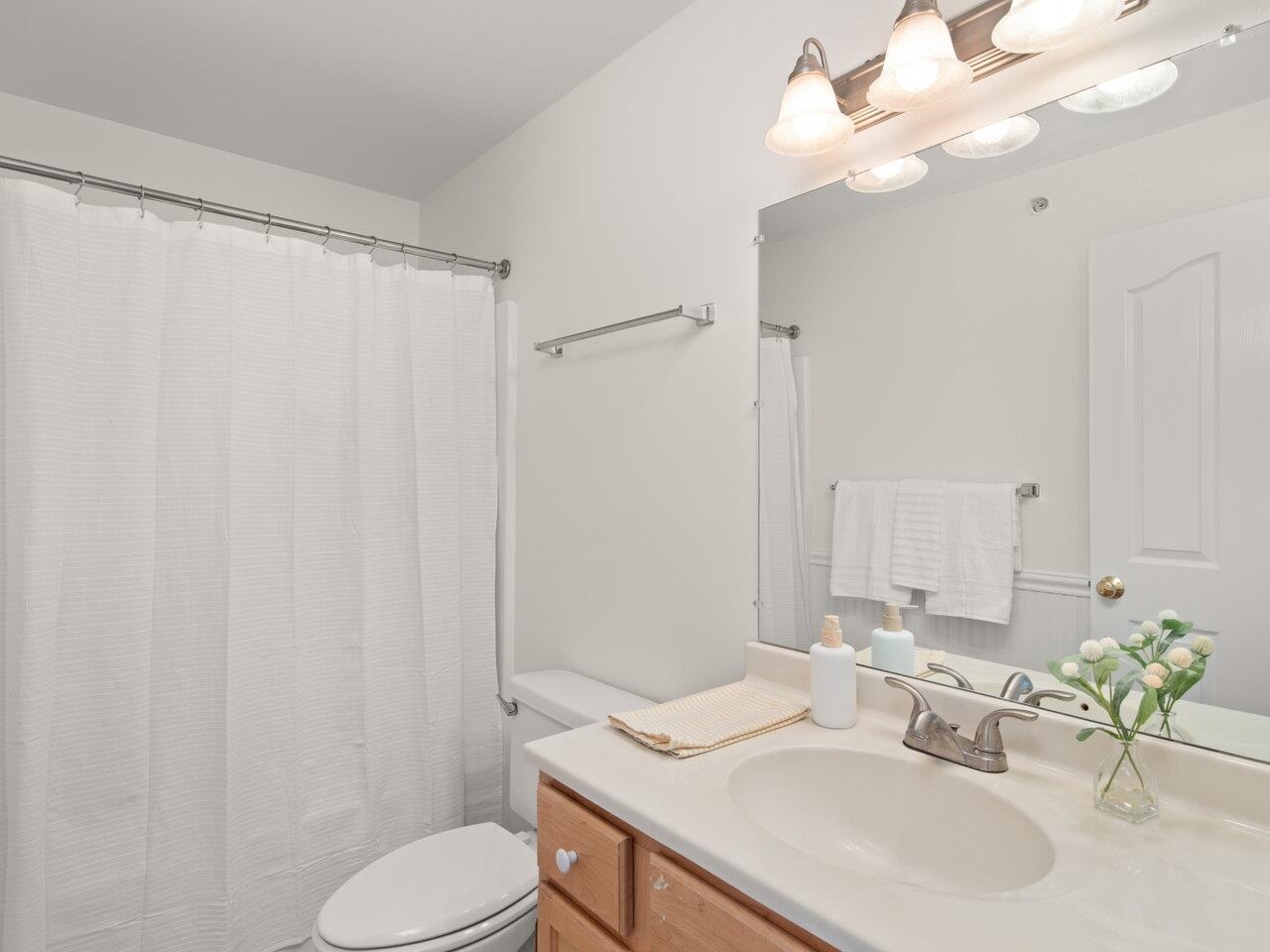 Full guest bath