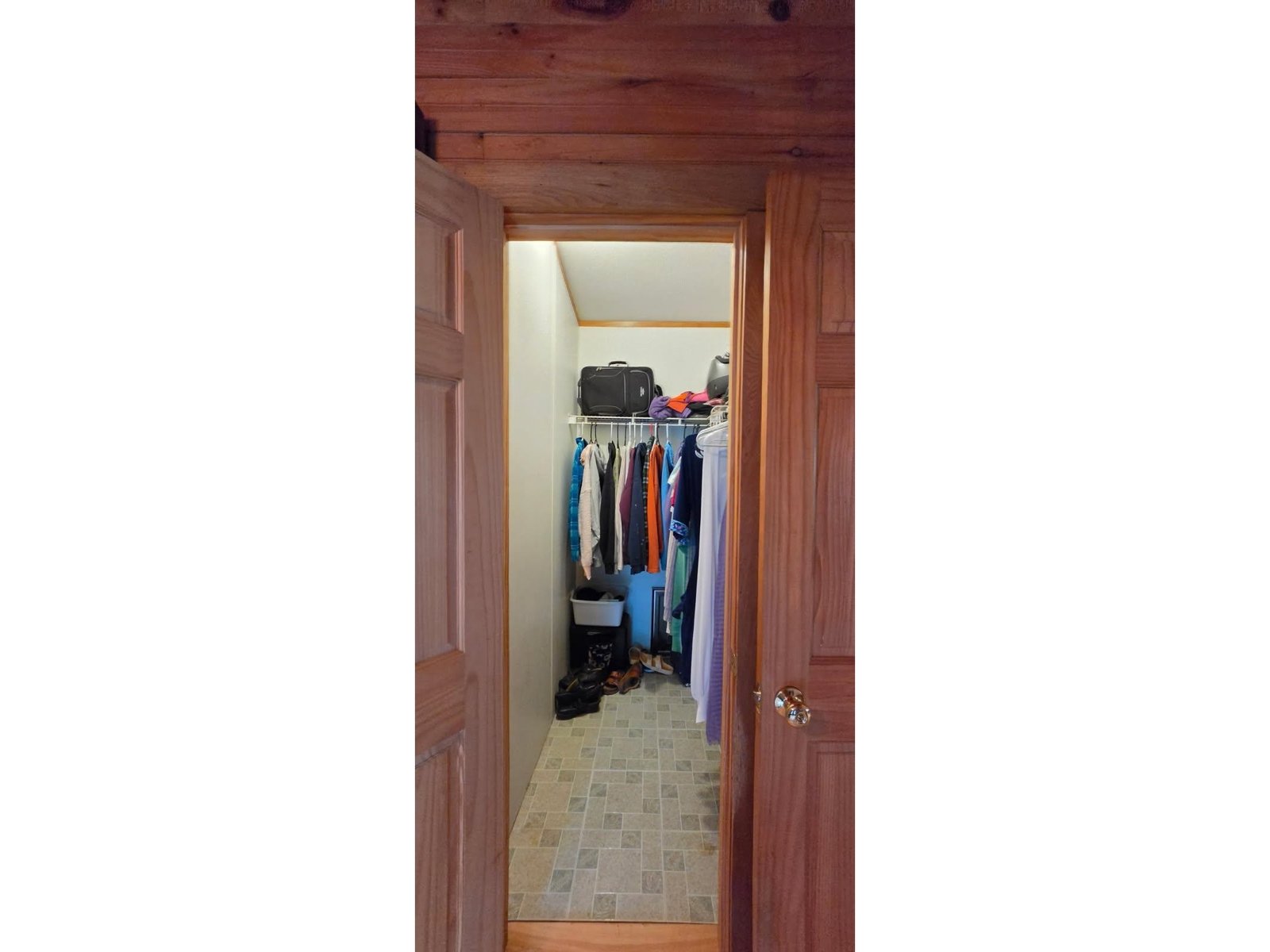 Master bdrm walkin closet