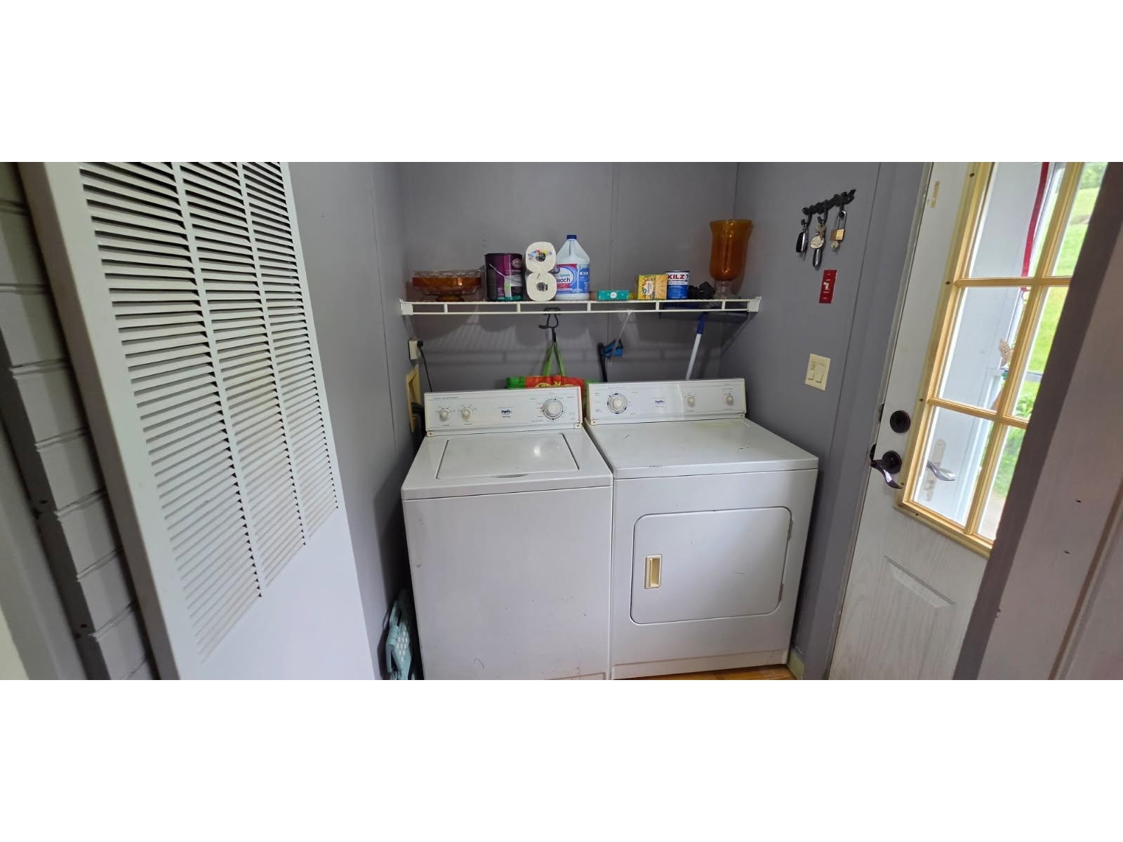 Laundry room & entrance