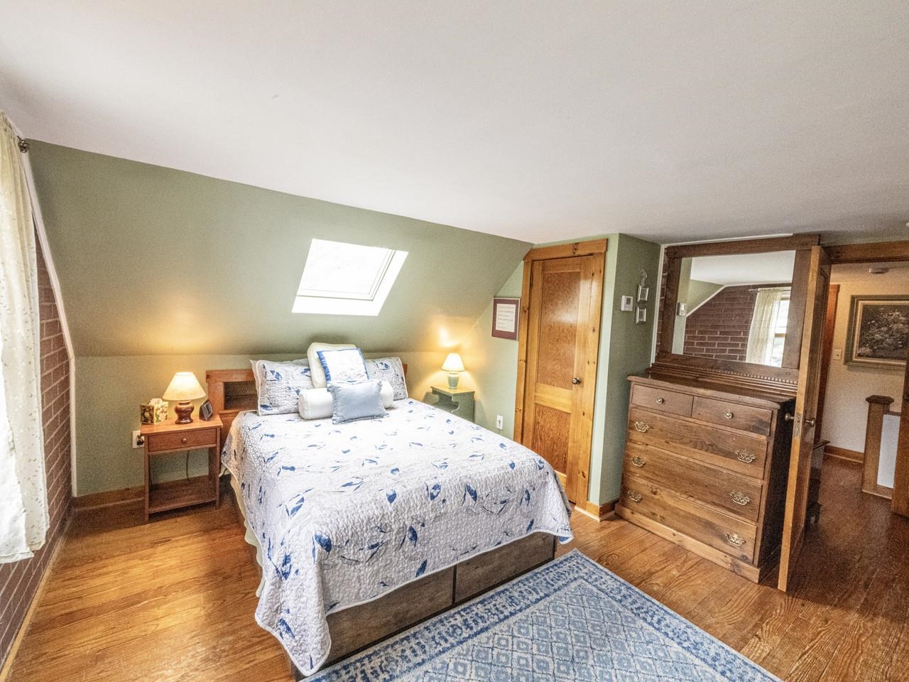 Skylight & drawers behind bed