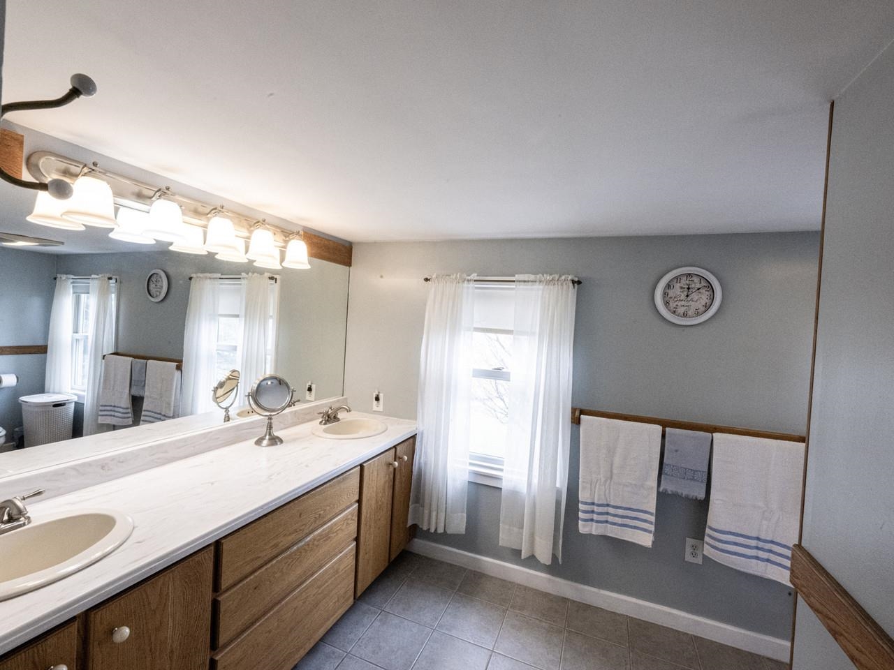 2 sink vanity, Corian counter