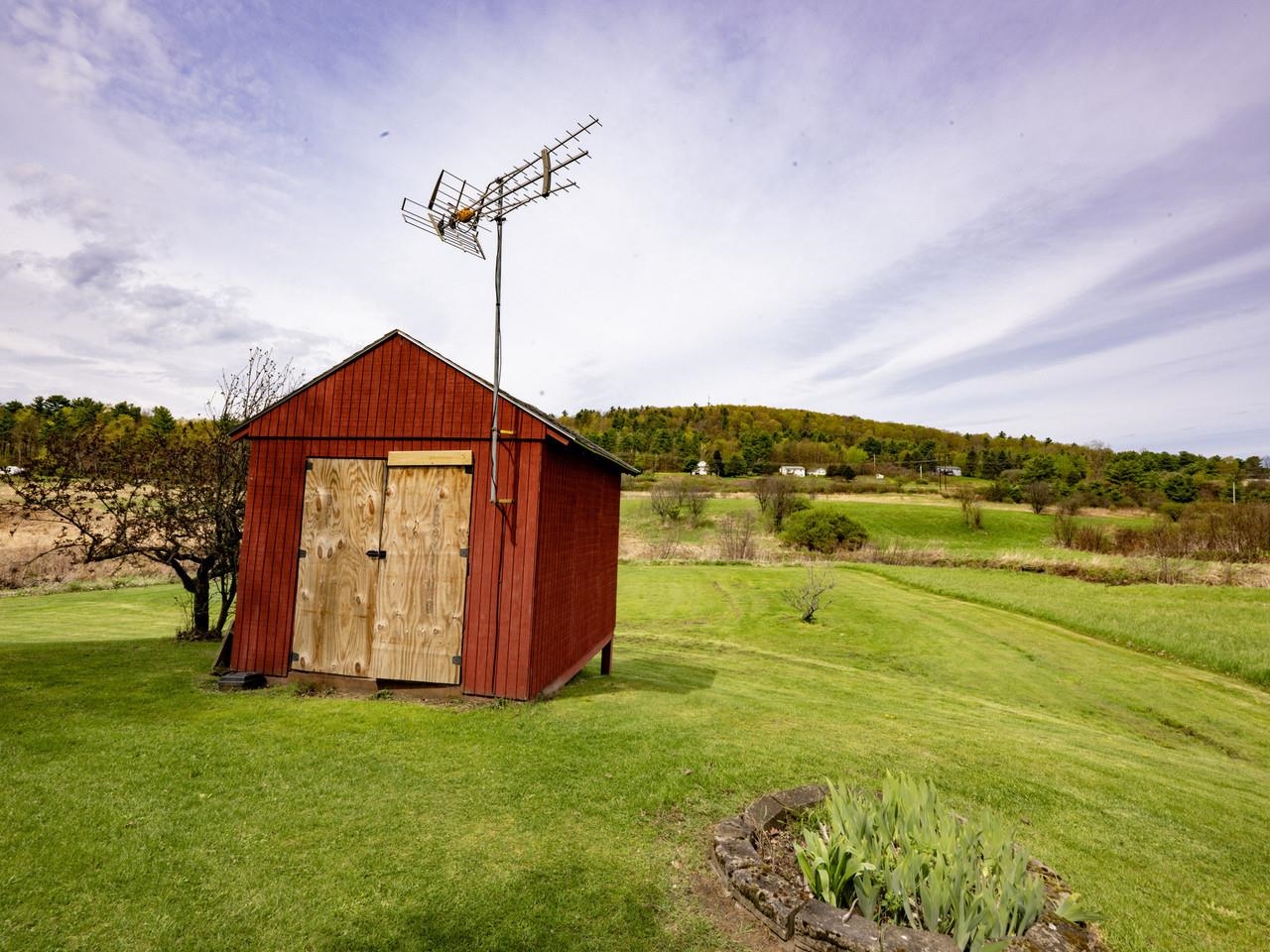 Shed w/local channel antenna